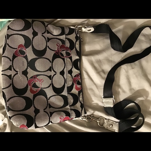 Coach Poppy collection Heart Handbag - Picture 4 of 5